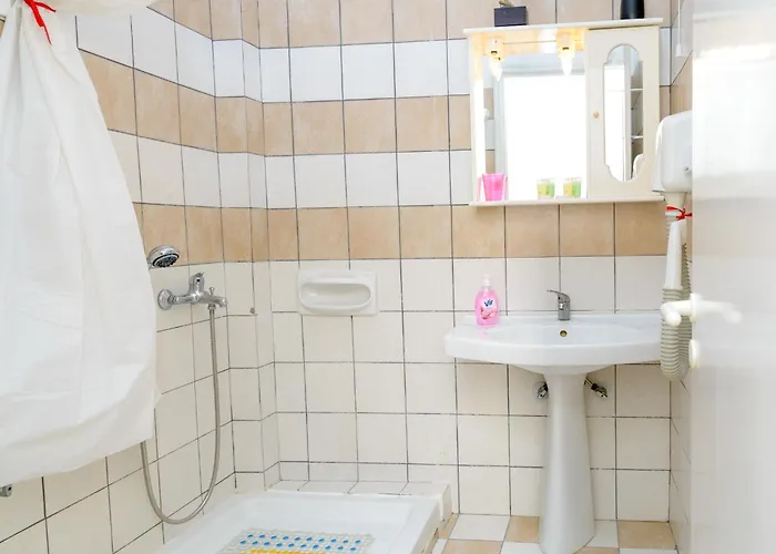 Hotel Oasis By Bs 2*